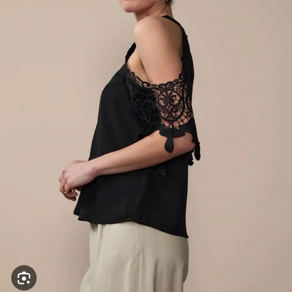 🎊 New York & Company Crochet Sleeve Criss Cross Blouse - Picture 3 of 7